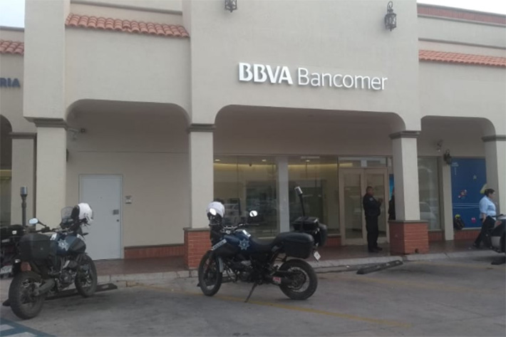 Asaltan sucursal Bancomer de Plaza Dila